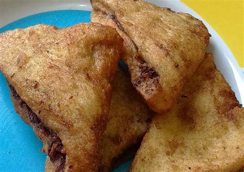 Ambil 1 lembar roti tawar, susun keju, telur, daun selada, tomat dan mayonaise lalu tutup lagi dengan selembar roti. Resep Roti tawar goreng isi coklat tabur keju oleh Siva ...
