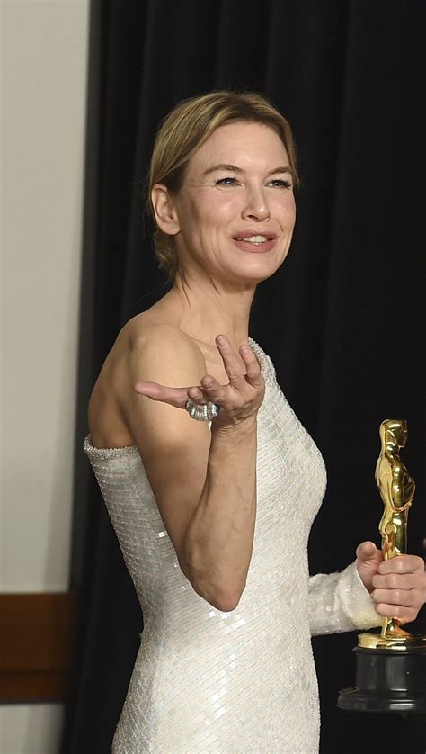 Renée Zellweger With Her Best Actress Oscar For Judy Photos At Movie N Co