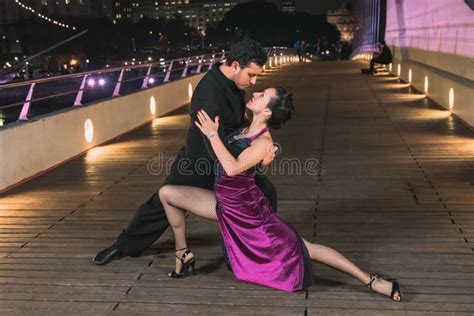 Tango Couple Performance In Buenos Aires Editorial Image Image Of Black Motion 196917960