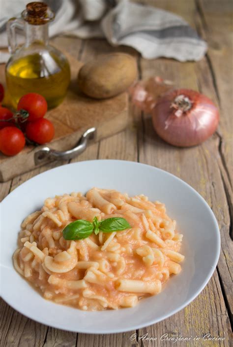 Romano cheese & garlic stuffed pasta in a cream garlic parsley sauce with diced onions $ 21.50 tondi nonna angelina stuffed pasta (a house specialty, ask your server) $ 21.50 spinach tortellini napoletana spinach tortellini stuffed with ricotta cheese in a fresh basil tomato sauce $ 21.50 tortellini alla panna PASTA E PATATE CREMOSA ALLA NAPOLETANA