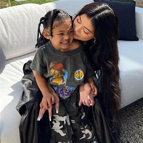 Stormis A Big Sister See The Cutest Pics Of Kylie Jenners Daughter