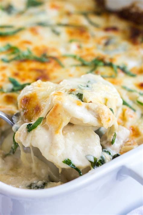 Chicken stuffed ravioli is easy to make and deliciously fresh with this recipe! Spnach & Chicken Alfredo Ravioli Bake 5 • Bread Booze Bacon