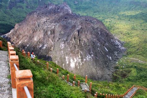 Apabila sudah sampai di wisata gunung kelud belok kiri menuju desa sugihwaras nanti kamu akan melihat papan petunjuk jalan ke tempat wisata ini. WISATA GUNUNG KELUD di KEDIRI JAWA TIMUR