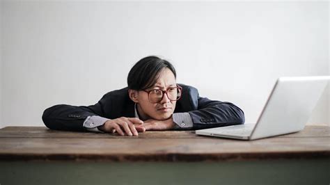 Pengalaman hidup dan prinsip yang membuat. 25 Kata-Kata Sindiran Memotivasi buat Orang Malas Bekerja ...