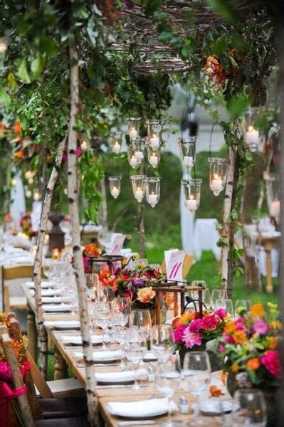 Serve apple drinks, set your table with apple decor and serve up apple desserts to make the table feel like the essence of fall. Cool Table Setting Ideas for Outdoor Entertaining ...