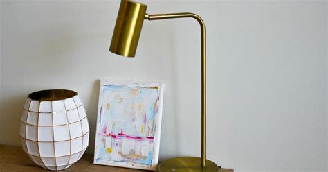 It may not be your real home, but your virtual kitchen will look amazing! How to Add a Virtual Background to Your Zoom Meeting