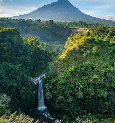 Lukisan pemandangan air terjun yang sederhana lukisan pemandangan sawah padi yang indah lukisan pemandangan laut yang bagus. Gambaran Pemandangan Gunung Dan Air Terjun - Gambar Viral HD
