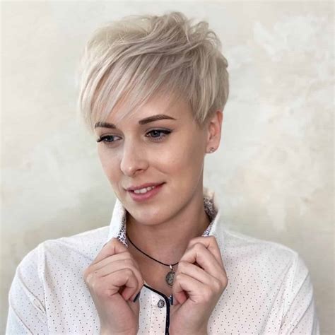 27 Short Haircuts With Bangs For Different Face Types