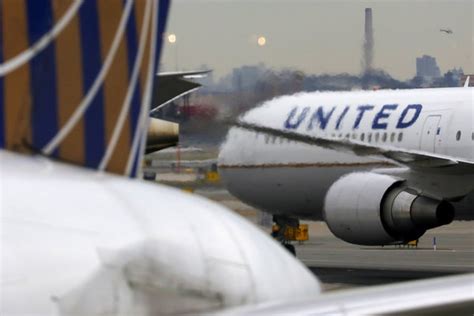 Nfl Player Sues United Airlines Saying Woman Sexually Assaulted Him On A Flight The New