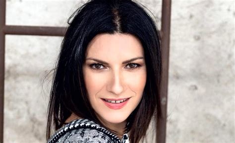 Avete mai visto la sorella di Laura Pausini Ha 43 anni ed è identica FOTO