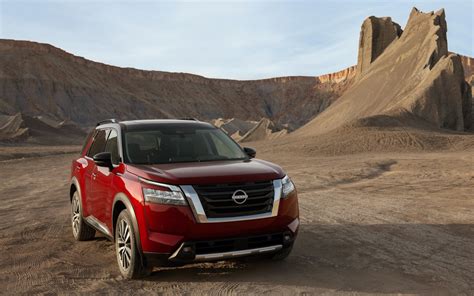 When compared with the rivals, the 2021 nissan pathfinder is undoubtedly the best of the lot with its unearthly towing capacity of 6000 lbs. 2022 Nissan Pathfinder adds style, ditches the old 3-row SUV's worst feature - SlashGear