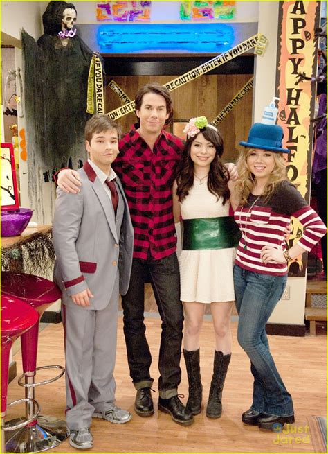 '''icarly wiki''' is an encyclopedia that anyone can edit about the nickelodeon tv series with info on carly, sam, freddie, spencer, gibby, episodes, pictures, and videos. iCarly: Happy Halfoween! | Photo 470296 - Photo Gallery ...