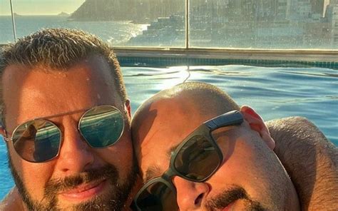 Nesta terça, 01, a irmã dela, patricia abravanel, teceu comentários homofóbios durante a exibição do 'vem pra cá', no sbt. Tiago Abravanel curte piscina com o marido, Fernando Poli ...