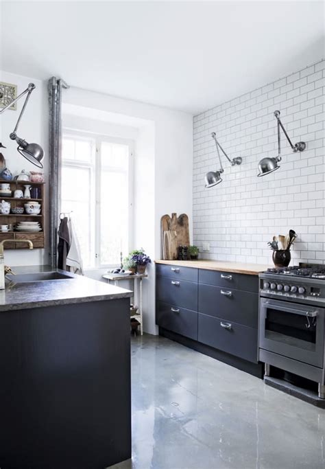 There's something happening in kitchen design lately that's both perplexing and exciting. Kitchens Without Upper Cabinets: Should You Go Without ...