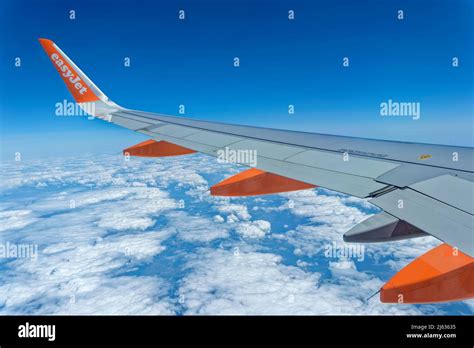 Easyjet Airbus A320 214 Wing Detail In Flight Stock Photo Alamy