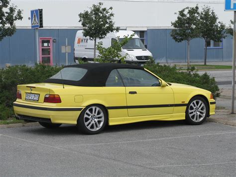 The bmw e36 is the third generation of the bmw 3 series range of compact executive cars, and was produced from 1990 to 2000. BMW 318i Cabriolet E36 | nakhon100 | Flickr
