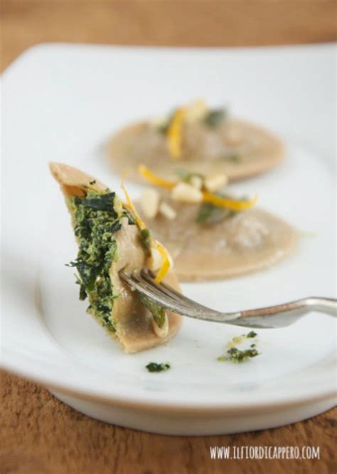 Lasciate da parte la pasta e intanto preparate il ripieno dei ravioli. Ravioli... new love!! (con farina di castagne e cavolo ...