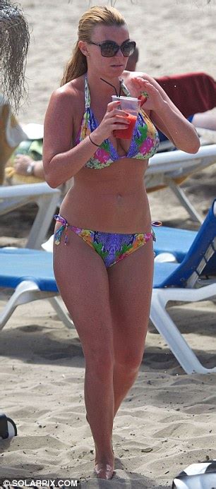 TOWIE S Billi Mucklow Shows Off Her Killer Curves In A Skimpy Floral
