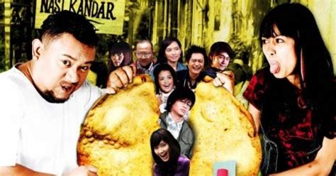 Akhirnya dia duduk di kursi sambil mengangkat kakinya menghadap pada lubang angin tempat aku mengintip. Papadom (2009) - Kepala Bergetar Movie