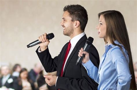 25+ Contoh Teks MC / Pembawa Acara Formal dan Non Formal