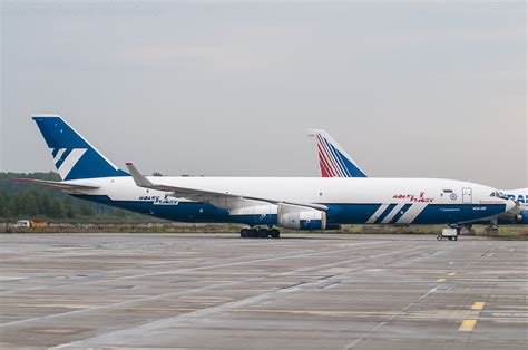 The project includes the development of the plane with increased capacity. Ilyushin Il-86 & Il-96 - Aircraft Recognition Guide