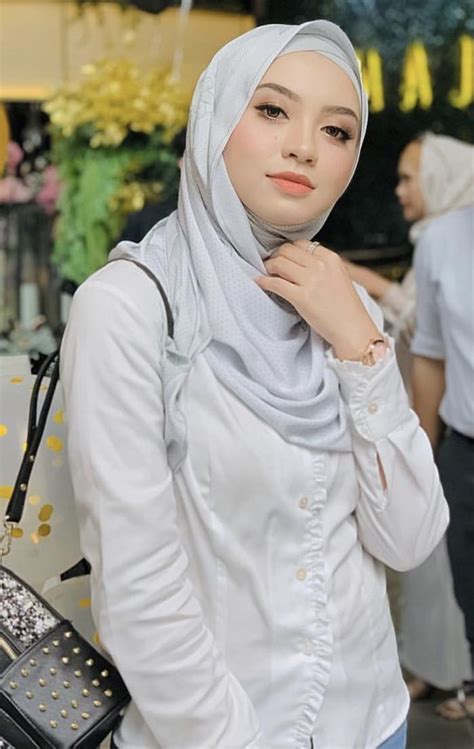 Pin By Pips Trader On Love Beautiful Hijab Muslim Beauty Muslim Girls