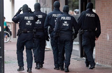 Wir haben für sie zur zeit mehrere zehntausend aktuelle wohnungen in. Polizeiaktion in Hildesheim: Moschee und Wohnungen ...