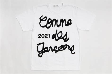 写真15｜コム デ ギャルソン 手書きロゴ のtシャツ＆スウェット、ブランド広告に使用されたロゴ採用 ファッションプレス