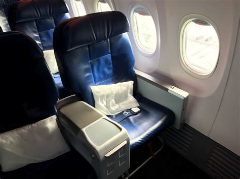 Review Sun Country First Class Los Angeles To Minneapolis Live And