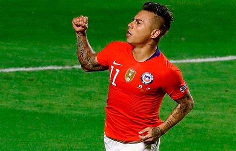 26 com a derrota da seleção brasileira, zizinho voltou a ser chamado em 1955 para a disputa da taça bernardo o'higgins e da taça oswaldo cruz. Chileno Eduardo Vargas, el rompe récords de la Copa América