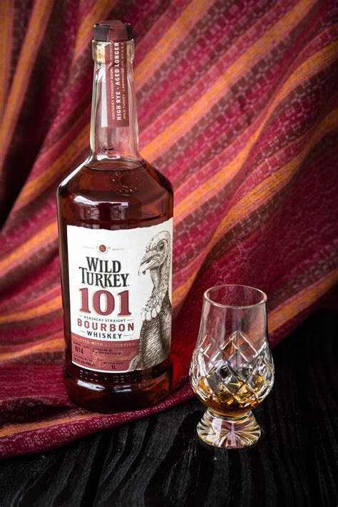 Wild Turkey 101 Bourbon Whiskey O Cão Engarrafado