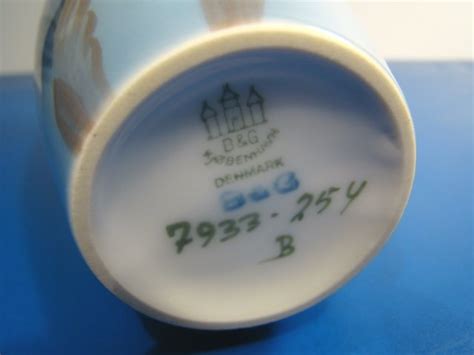bing and grondahl royal copenhagen vase porcelain bandg denmark blue iris flower signed 7933 254