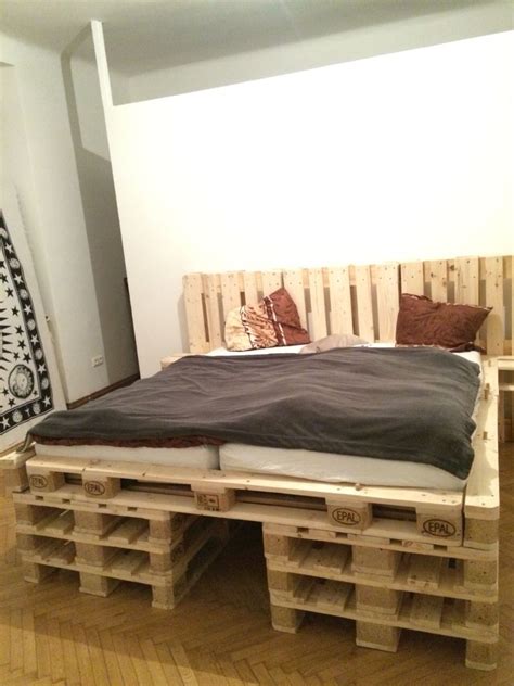 Das richtige bett zu finden, ist oftmals gar nicht ein so leichtes unterfangen wie gedacht. Paletten Bett aus 18stk Europaletten | decoracion madera ...