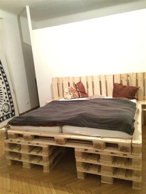 Sie wollen gern ein bett aus europaletten bauen? Paletten Bett aus 18stk Europaletten | zesch | Pinterest ...