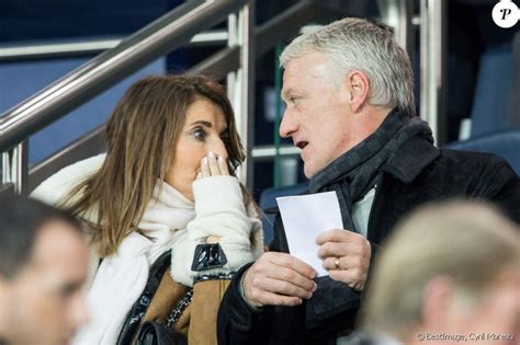 Ejecté du véhicule, il gît inconscient sur l'herbe au bord de la route. Didier Deschamps et sa femme Claude dans les tribunes du ...