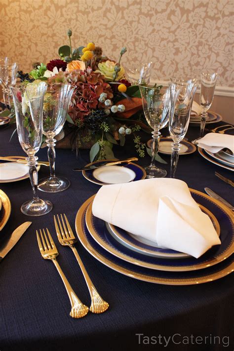 See more ideas about table settings, blue table settings, beautiful table settings. Elegant tablesetting using navy blue. | Table settings ...