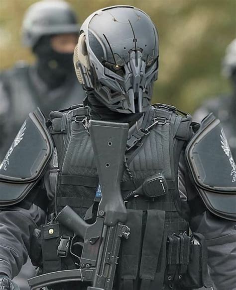 Pin By Monica Mitchell On Tactical Futuristic Armour Armor Concept