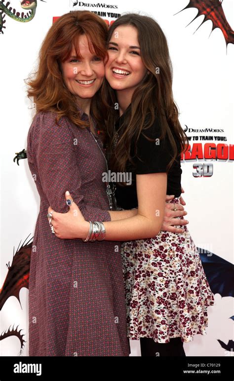 Lea Thompson And Daughter Zoey Deutch Los Angeles Premiere Of How To Train Your Dragon Held At