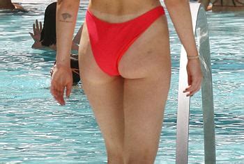 Leaked sophie turner caught by paparazzi in swimsuit with boyfriend