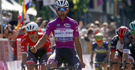 El italiano damiano caruso (bahréin) termina segundo a 1:29 y el británico simon yates (bikeexchange) cierra el podio a 4:15 del fabuloso bernal, campeón del giro, mejor joven de la carrera, título por equipos y adornado todo esto con dos victorias de etapa. Histórica actuación del colombiano Fernando Gaviria en el ...