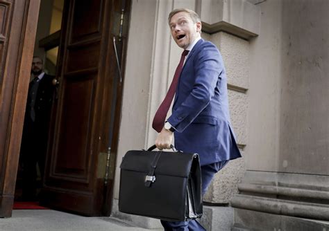 Lesen sie hier aktuelle news und neueste nachrichten von heute zu christian lindner ist bundesvorsitzender der freien demokratischen partei (fdp). Christiana Lindnera opätovne zvolili za predsedu FDP - Svet SME