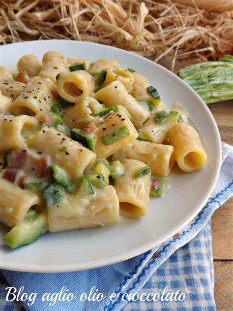 Ciao a tutti, oggi risotto con pancetta e trito di zucchine, vediamo come si fà. pasta con zucchine e pancetta cremosa-primo piatto veloce