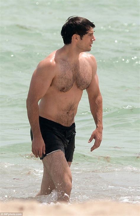 Henry Cavill News Beach Time For Superman New Weekend Pics From Miami
