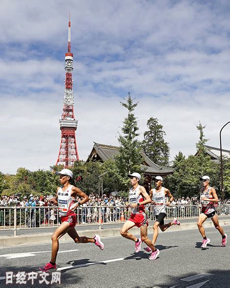 May 24, 2021 · 甘肅馬拉松越野賽遇極端天氣，造成21名參賽人員遇難，包括被譽為中國「超馬（超級馬拉松）一哥」的31歲跑手梁晶。據報道，救援隊是在事發翌日、即23日在荒山一戶居民家中發現梁晶，當時他器官衰竭已無生命跡象 國際奧委會商討將東京奧運馬拉松比賽改在札幌 日經中文網