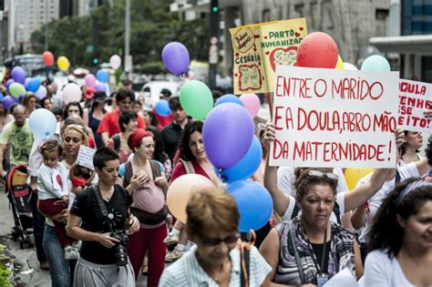 EBC Manifestação no centro de São Paulo pede fim da violência contra as mulheres