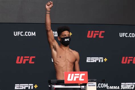 Alex Caceres Ufc Fight Night 186 Official Weigh Ins Mma Junkie