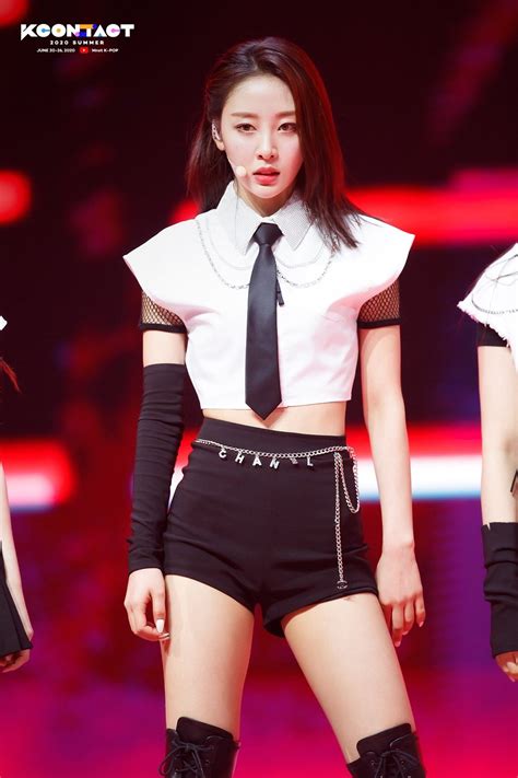 YVES 이브 LOOΠΔ Kpop outfits Stage outfits Fashion