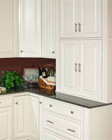Antique white paint with caramel pen glaze. Wolf Hudson Painted Antique White Kitchen Cabinets Low Price