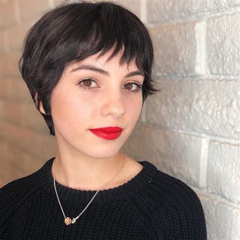 A buzz cut is any of a variety of short hairstyles usually designed with electric clippers. Pin on Parami salud