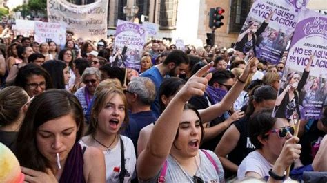 La comisión que revisa los delitos sexuales en España propone suprimir